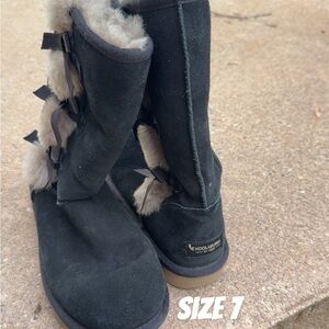 Koolaburra Black Suede Boots with Fur Trim